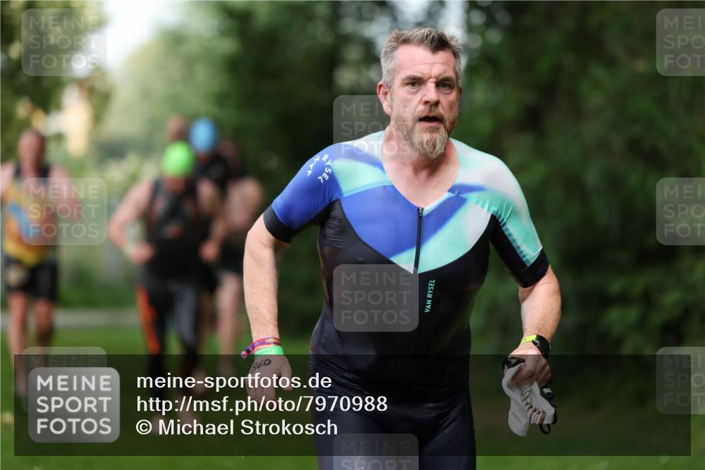 15.06.2025 - 7 Türme Triathlon Michael Strokosch http://msf.ph/oto/7970988 15.06.2025 12:59:01 Schwimmen 194, 754, 816, 826, 845, 860, 884, 953, 1005, 1057, 1063, 1066, 1134, 1139, 1154, 1168 meine-sportfotos.de