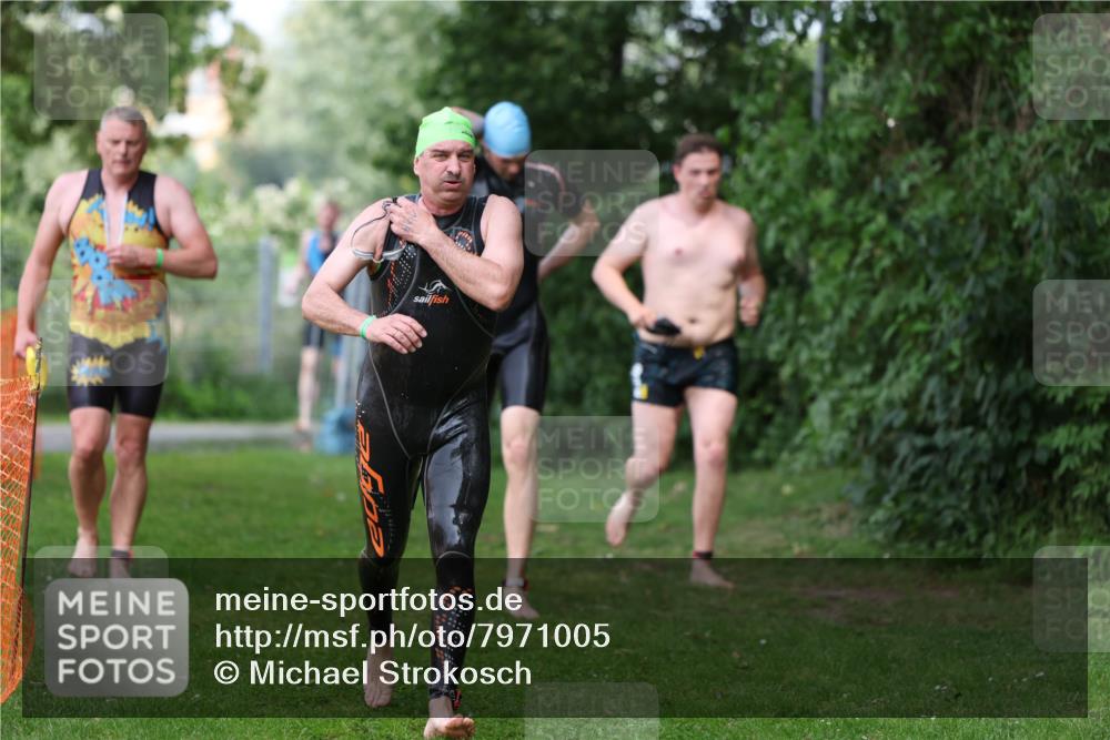 15.06.2025 - 7 Türme Triathlon Michael Strokosch http://msf.ph/oto/7971005 15.06.2025 12:59:03 Schwimmen 194, 754, 816, 826, 845, 860, 953, 1057, 1063, 1066, 1134, 1139, 1154, 1168 meine-sportfotos.de