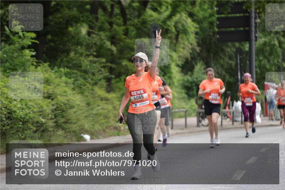 15.06.2025 - REWE Women's Run Jannik Wohlers http://msf.ph/oto/7971020 15.06.2025 10:06:13 Laufen 5085, 55, 5676 meine-sportfotos.de