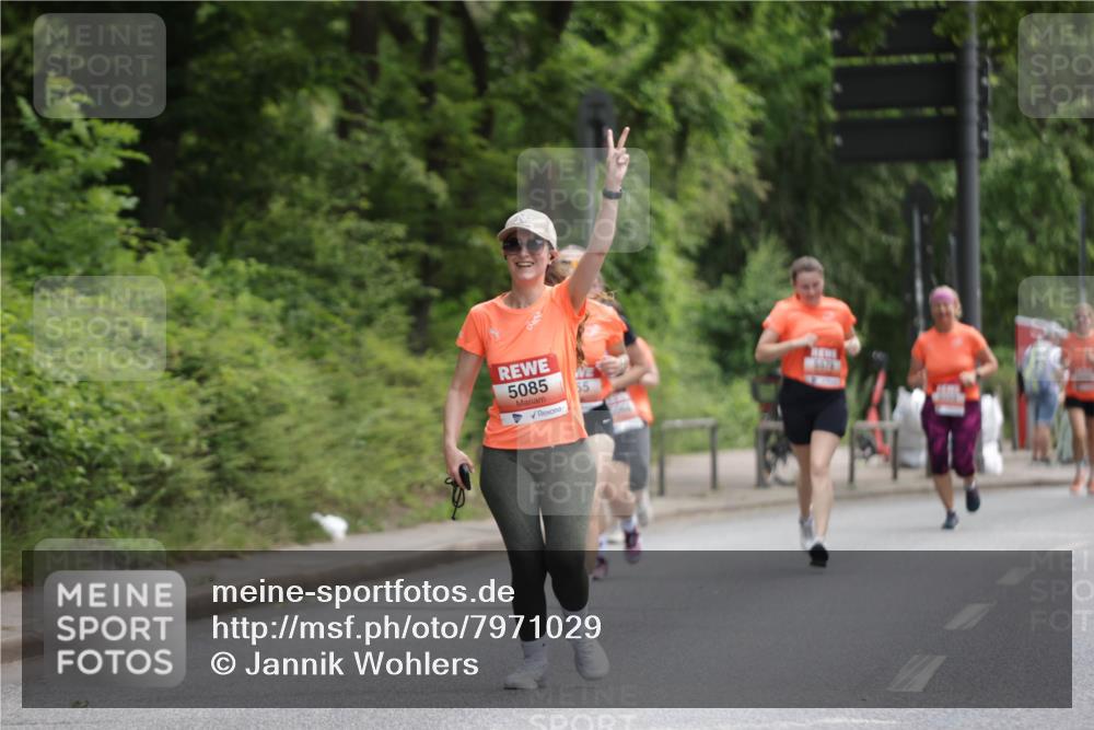 15.06.2025 - REWE Women's Run Jannik Wohlers http://msf.ph/oto/7971029 15.06.2025 10:06:13 Laufen 5085, 55, 567 meine-sportfotos.de
