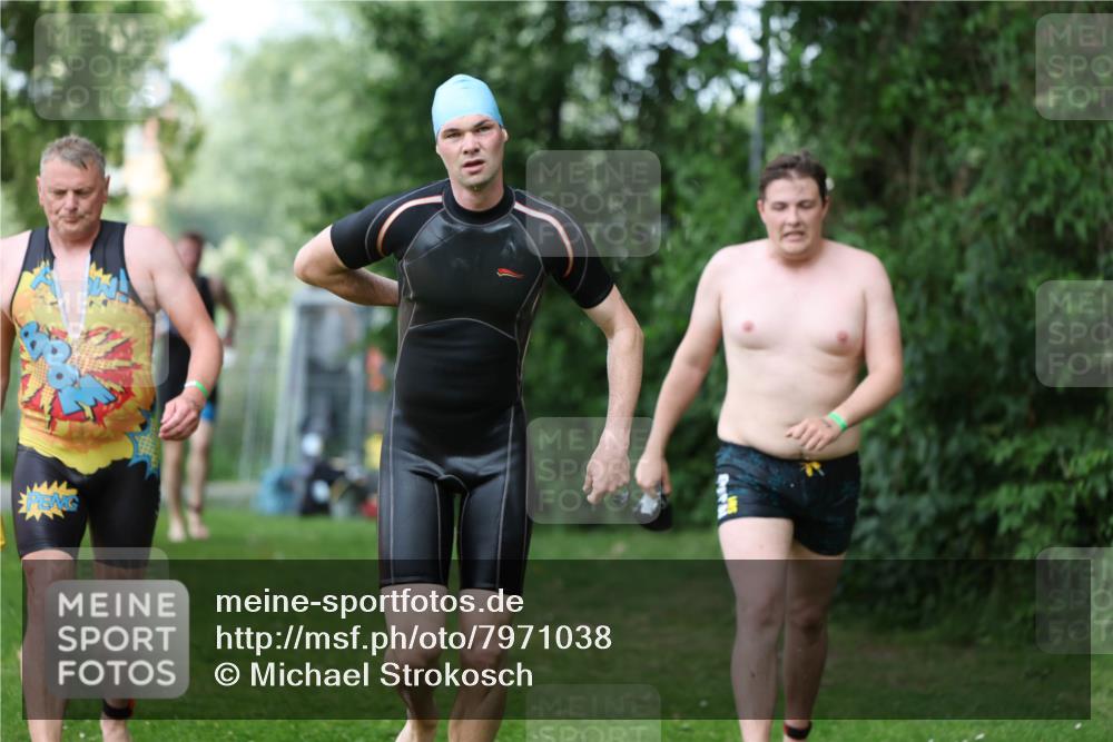 15.06.2025 - 7 Türme Triathlon Michael Strokosch http://msf.ph/oto/7971038 15.06.2025 12:59:06 Schwimmen 194, 754, 816, 826, 845, 860, 953, 1063, 1066, 1097, 1134, 1154 meine-sportfotos.de