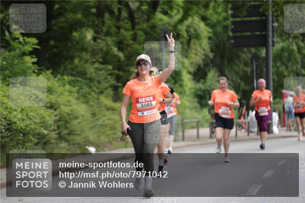 15.06.2025 - REWE Women's Run Jannik Wohlers http://msf.ph/oto/7971042 15.06.2025 10:06:14 Laufen 5085, 6679 meine-sportfotos.de
