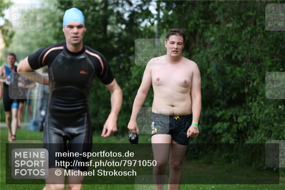 15.06.2025 - 7 Türme Triathlon Michael Strokosch http://msf.ph/oto/7971050 15.06.2025 12:59:07 Schwimmen 194, 750, 754, 816, 826, 845, 860, 1063, 1066, 1097, 1134, 1154 meine-sportfotos.de