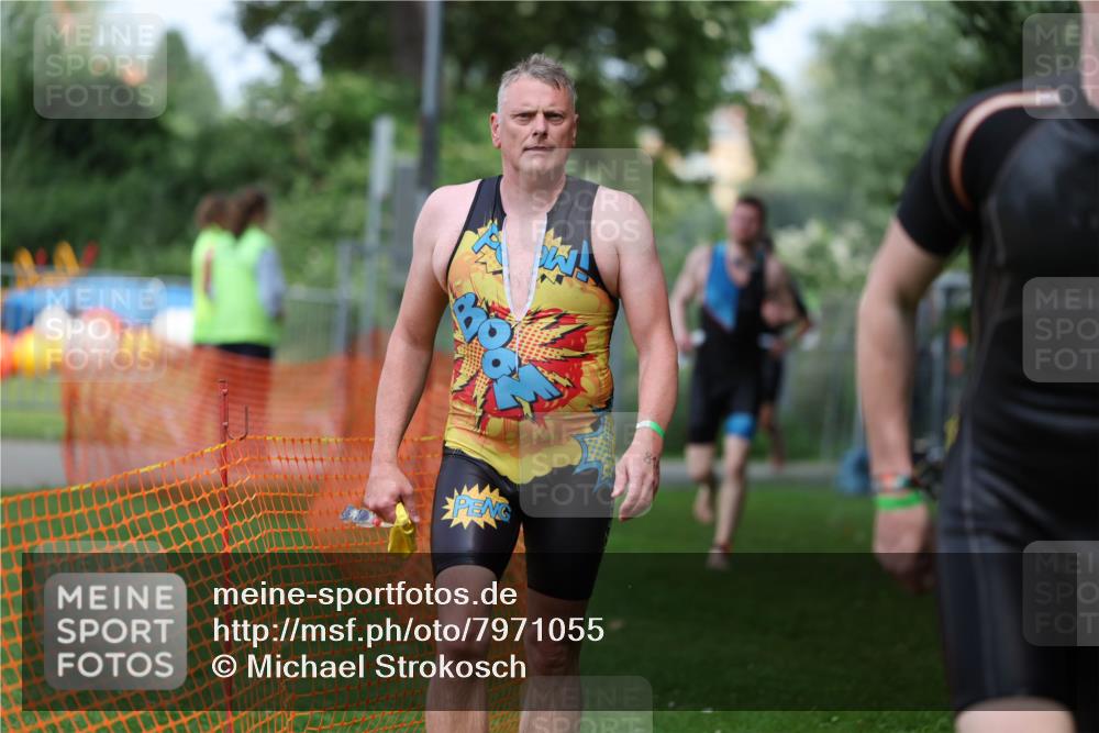 15.06.2025 - 7 Türme Triathlon Michael Strokosch http://msf.ph/oto/7971055 15.06.2025 12:59:08 Schwimmen 194, 750, 754, 816, 826, 845, 860, 1063, 1066, 1097, 1134, 1154 meine-sportfotos.de