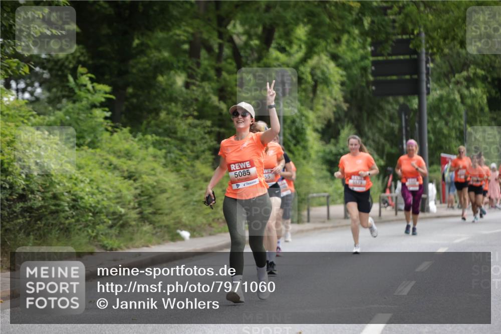 15.06.2025 - REWE Women's Run Jannik Wohlers http://msf.ph/oto/7971060 15.06.2025 10:06:14 Laufen 5085, 55, 6679 meine-sportfotos.de