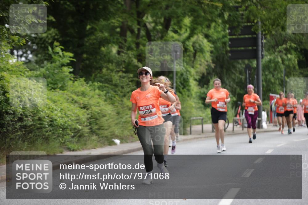 15.06.2025 - REWE Women's Run Jannik Wohlers http://msf.ph/oto/7971068 15.06.2025 10:06:14 Laufen 5085, 55, 5679 meine-sportfotos.de