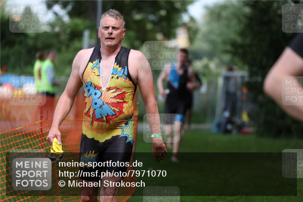 15.06.2025 - 7 Türme Triathlon Michael Strokosch http://msf.ph/oto/7971070 15.06.2025 12:59:08 Schwimmen 194, 750, 754, 816, 826, 845, 860, 1063, 1066, 1097, 1134, 1154 meine-sportfotos.de