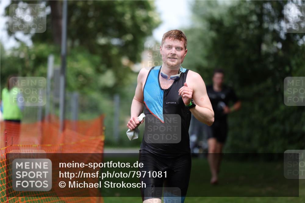 15.06.2025 - 7 Türme Triathlon Michael Strokosch http://msf.ph/oto/7971081 15.06.2025 12:59:12 Schwimmen 194, 743, 750, 754, 816, 845, 860, 1063, 1066, 1097, 1154 meine-sportfotos.de