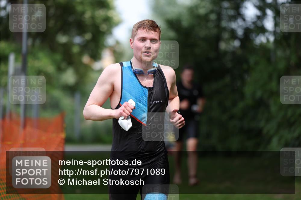 15.06.2025 - 7 Türme Triathlon Michael Strokosch http://msf.ph/oto/7971089 15.06.2025 12:59:12 Schwimmen 194, 743, 750, 754, 816, 845, 860, 1063, 1066, 1097, 1154 meine-sportfotos.de
