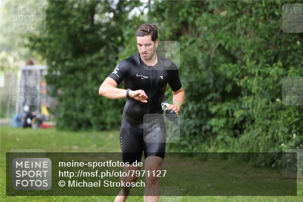 15.06.2025 - 7 Türme Triathlon Michael Strokosch http://msf.ph/oto/7971127 15.06.2025 12:59:16 Schwimmen 194, 743, 750, 754, 816, 875, 975, 1063, 1066, 1097, 1154 meine-sportfotos.de