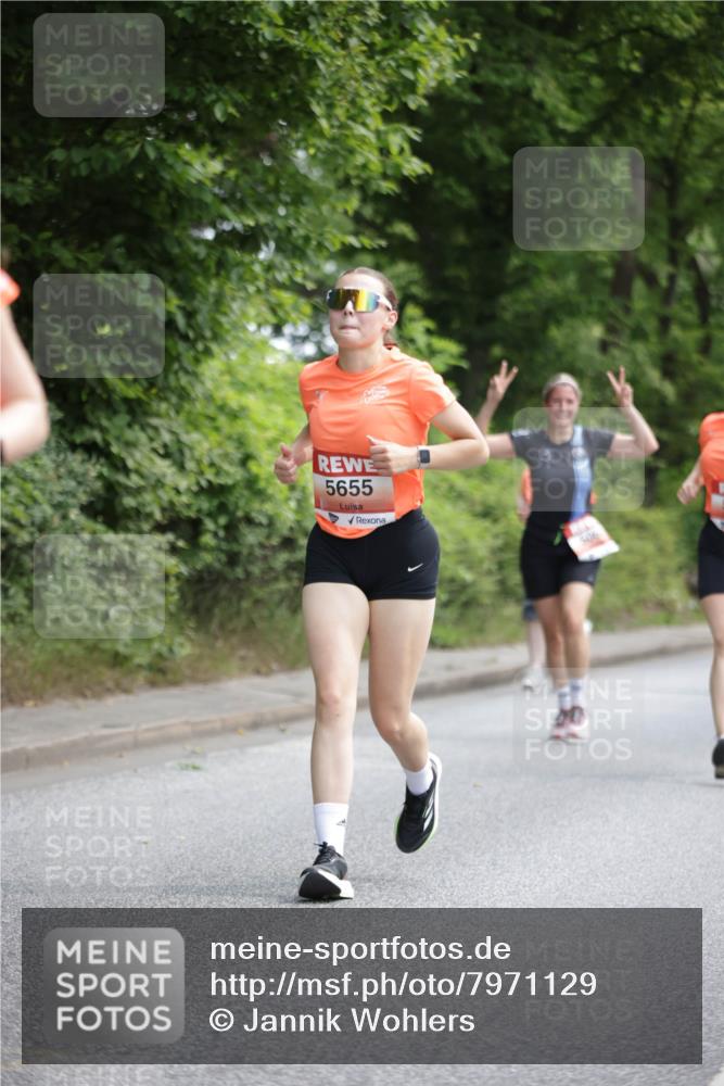 15.06.2025 - REWE Women's Run Jannik Wohlers http://msf.ph/oto/7971129 15.06.2025 10:06:18 Laufen 5655 meine-sportfotos.de