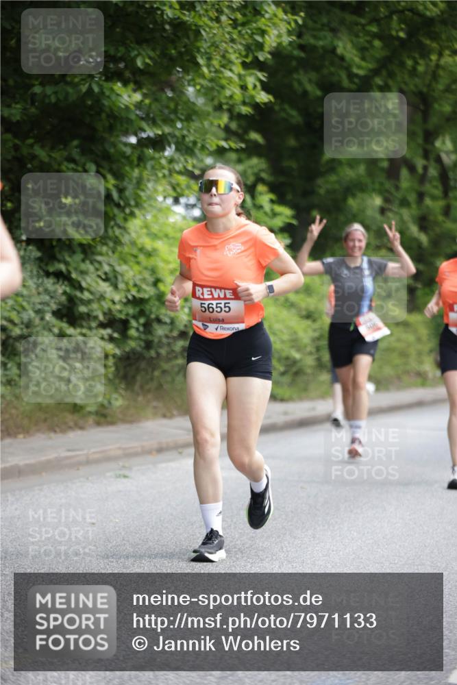 15.06.2025 - REWE Women's Run Jannik Wohlers http://msf.ph/oto/7971133 15.06.2025 10:06:18 Laufen 5655 meine-sportfotos.de