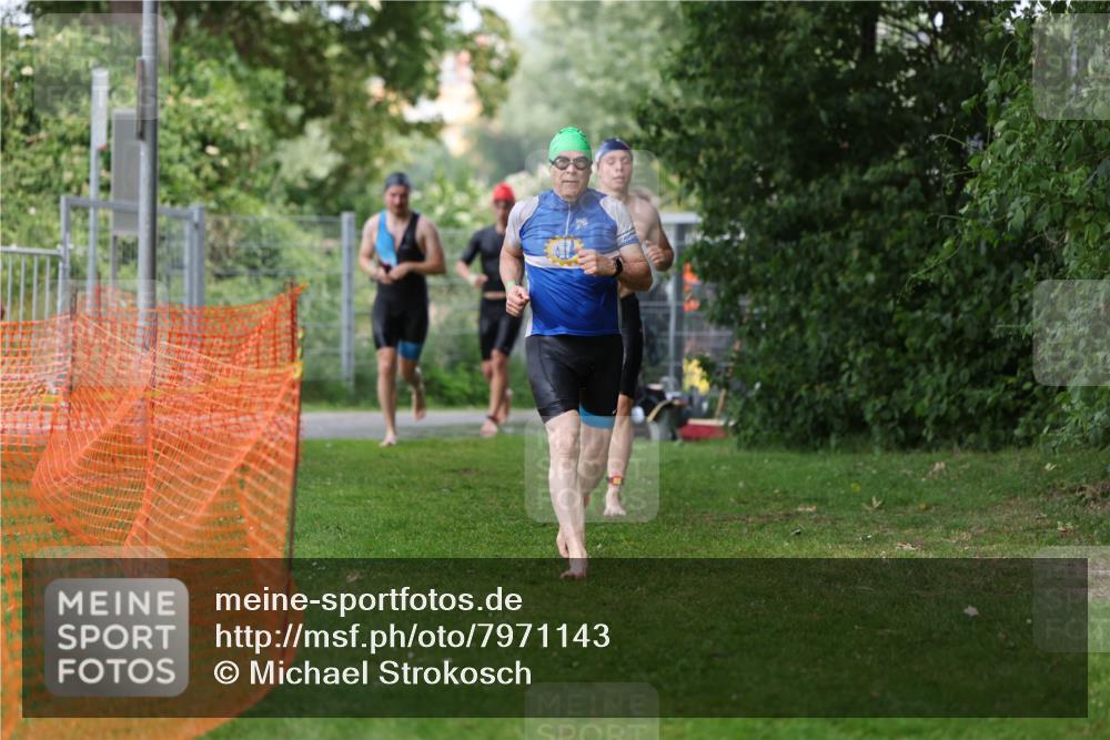 15.06.2025 - 7 Türme Triathlon Michael Strokosch http://msf.ph/oto/7971143 15.06.2025 12:59:20 Schwimmen 743, 750, 754, 816, 875, 892, 975, 1063, 1088, 1097, 1154 meine-sportfotos.de