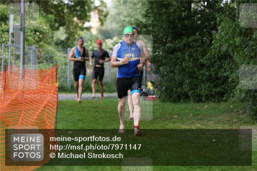 15.06.2025 - 7 Türme Triathlon Michael Strokosch http://msf.ph/oto/7971147 15.06.2025 12:59:21 Schwimmen 743, 750, 754, 816, 875, 892, 975, 1063, 1088, 1097, 1154 meine-sportfotos.de