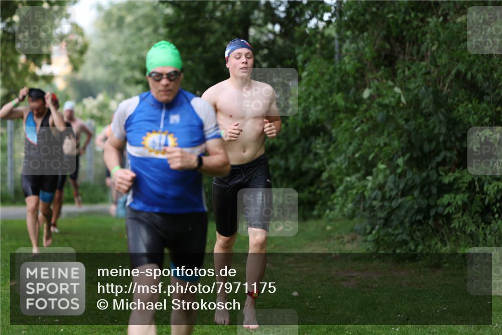 15.06.2025 - 7 Türme Triathlon Michael Strokosch http://msf.ph/oto/7971175 15.06.2025 12:59:23 Schwimmen 743, 750, 754, 816, 875, 892, 975, 1063, 1088, 1097 meine-sportfotos.de