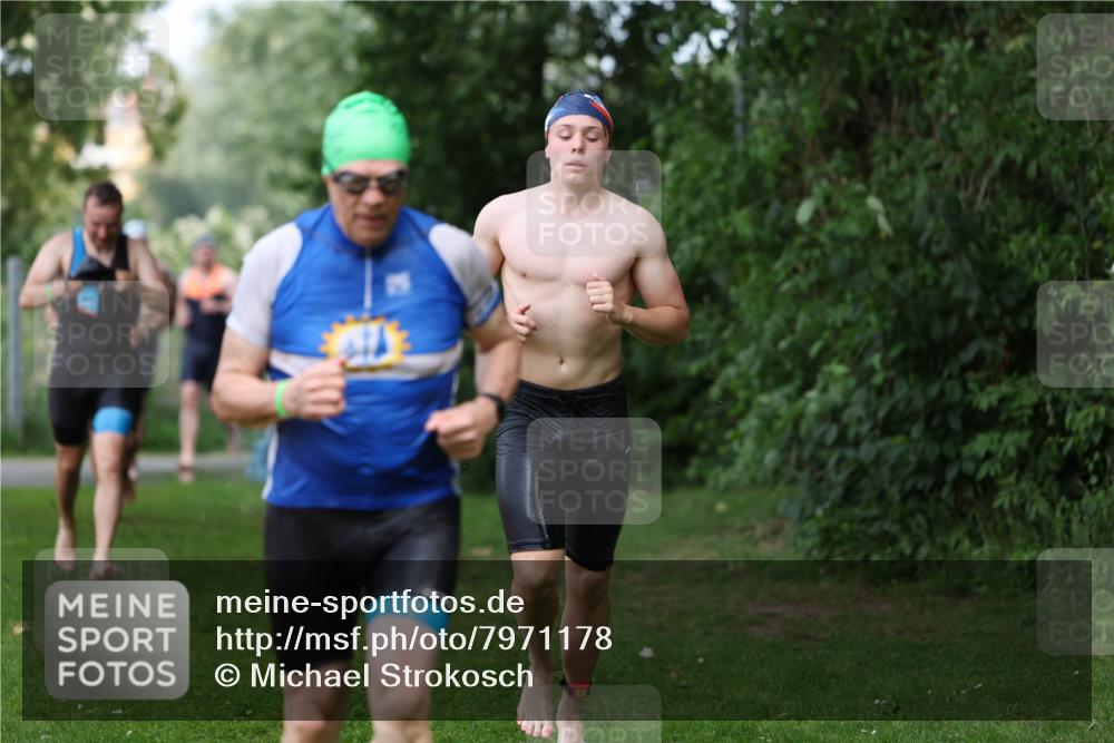 15.06.2025 - 7 Türme Triathlon Michael Strokosch http://msf.ph/oto/7971178 15.06.2025 12:59:23 Schwimmen 743, 750, 754, 816, 875, 892, 975, 1063, 1088, 1097 meine-sportfotos.de