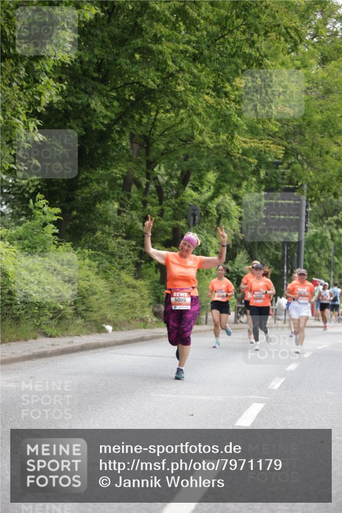 15.06.2025 - REWE Women's Run Jannik Wohlers http://msf.ph/oto/7971179 15.06.2025 10:06:21 Laufen 5099 meine-sportfotos.de