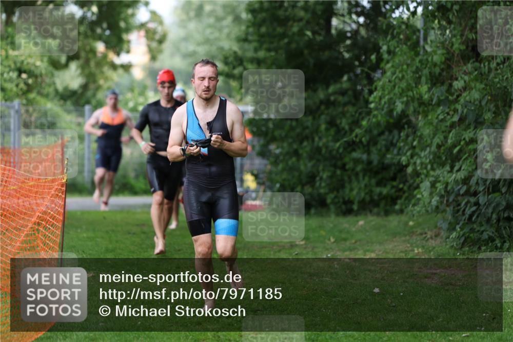 15.06.2025 - 7 Türme Triathlon Michael Strokosch http://msf.ph/oto/7971185 15.06.2025 12:59:25 Schwimmen 743, 750, 754, 816, 875, 892, 975, 1063, 1088, 1097 meine-sportfotos.de