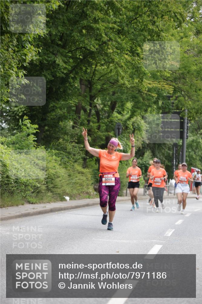 15.06.2025 - REWE Women's Run Jannik Wohlers http://msf.ph/oto/7971186 15.06.2025 10:06:22 Laufen 5099 meine-sportfotos.de