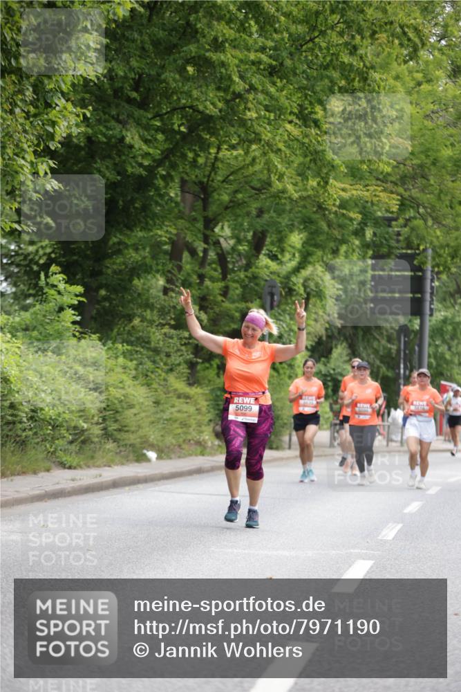 15.06.2025 - REWE Women's Run Jannik Wohlers http://msf.ph/oto/7971190 15.06.2025 10:06:22 Laufen 5635, 5616, 5099, 5086 meine-sportfotos.de