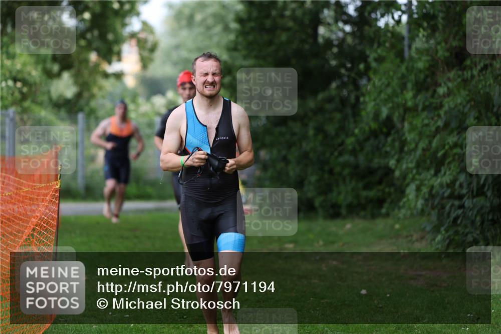 15.06.2025 - 7 Türme Triathlon Michael Strokosch http://msf.ph/oto/7971194 15.06.2025 12:59:26 Schwimmen 743, 750, 754, 816, 875, 892, 975, 1063, 1082, 1088, 1097 meine-sportfotos.de