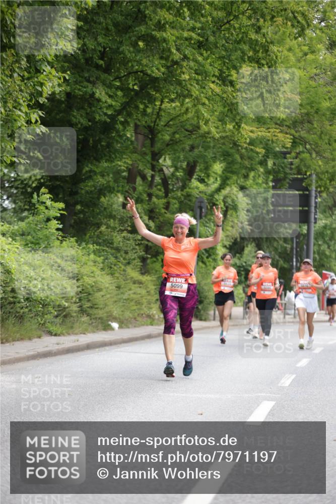 15.06.2025 - REWE Women's Run Jannik Wohlers http://msf.ph/oto/7971197 15.06.2025 10:06:22 Laufen 5099 meine-sportfotos.de