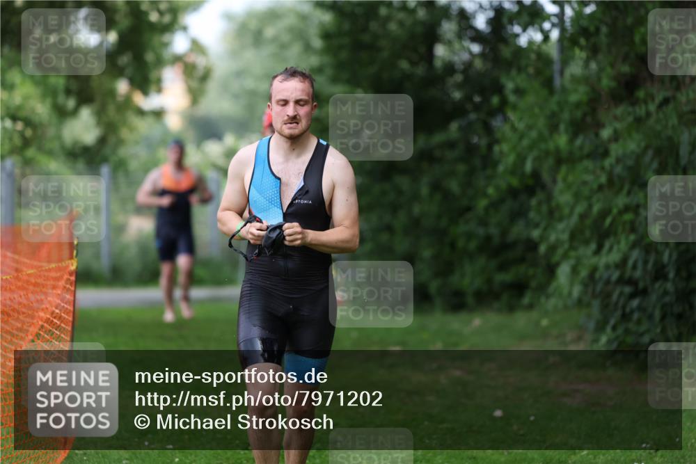 15.06.2025 - 7 Türme Triathlon Michael Strokosch http://msf.ph/oto/7971202 15.06.2025 12:59:26 Schwimmen 743, 750, 754, 816, 875, 892, 975, 1063, 1082, 1088, 1097 meine-sportfotos.de
