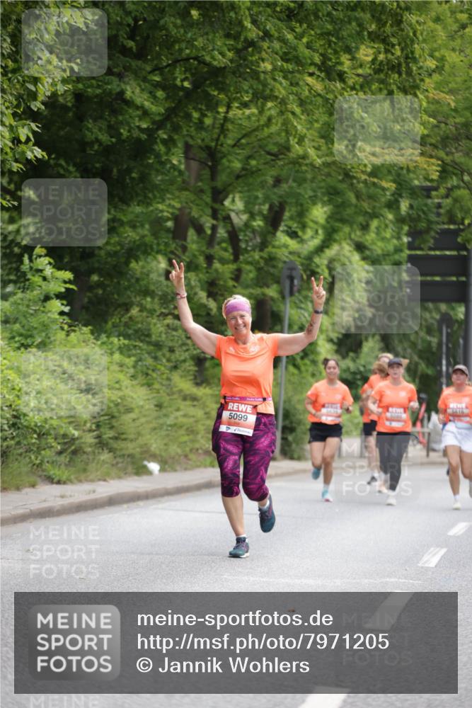 15.06.2025 - REWE Women's Run Jannik Wohlers http://msf.ph/oto/7971205 15.06.2025 10:06:22 Laufen 5099 meine-sportfotos.de