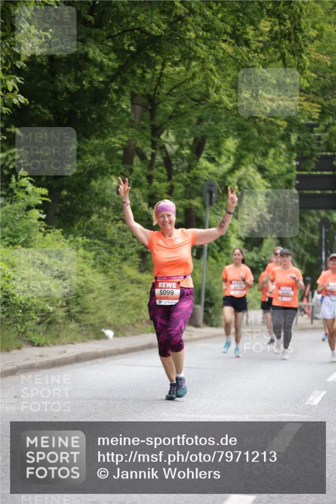 15.06.2025 - REWE Women's Run Jannik Wohlers http://msf.ph/oto/7971213 15.06.2025 10:06:22 Laufen 5099 meine-sportfotos.de