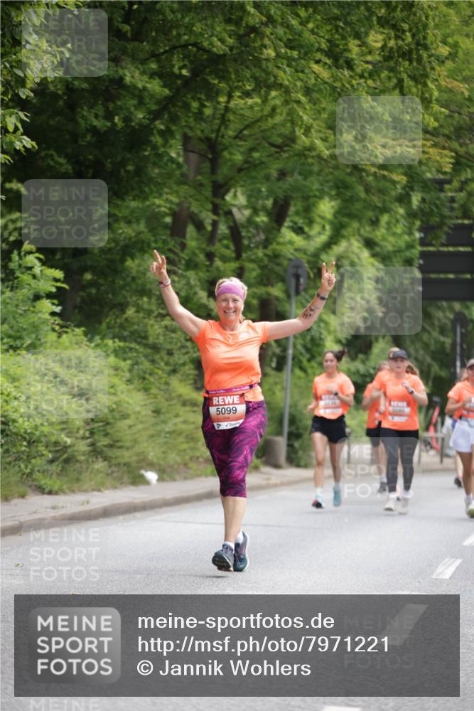 15.06.2025 - REWE Women's Run Jannik Wohlers http://msf.ph/oto/7971221 15.06.2025 10:06:22 Laufen 5099 meine-sportfotos.de
