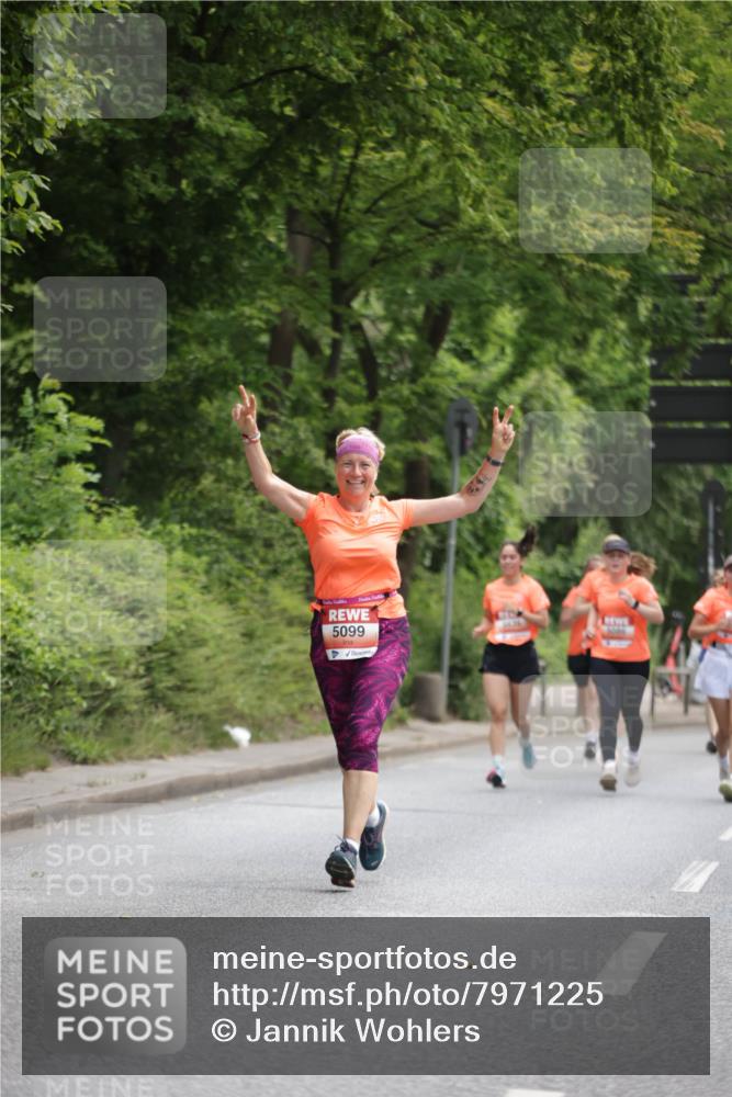 15.06.2025 - REWE Women's Run Jannik Wohlers http://msf.ph/oto/7971225 15.06.2025 10:06:22 Laufen 5099 meine-sportfotos.de
