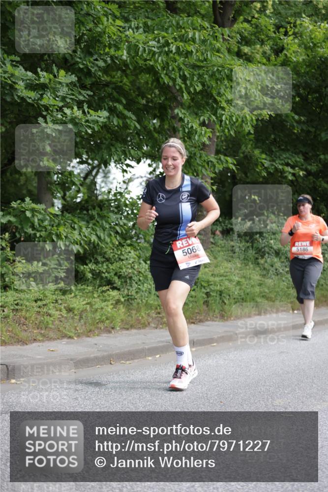 15.06.2025 - REWE Women's Run Jannik Wohlers http://msf.ph/oto/7971227 15.06.2025 10:06:23 Laufen 5068, 5186 meine-sportfotos.de