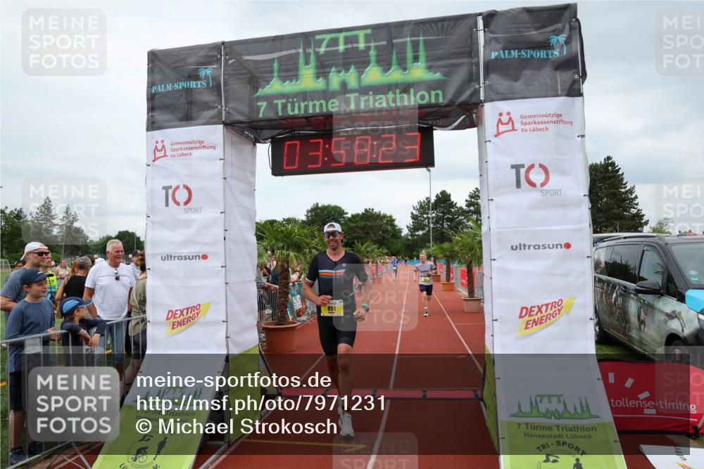 15.06.2025 - 7 Türme Triathlon Michael Strokosch http://msf.ph/oto/7971231 15.06.2025 13:58:23 Ziel 851, 973, 1045 meine-sportfotos.de