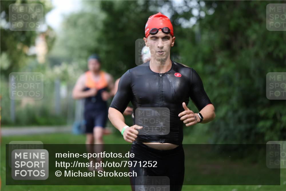 15.06.2025 - 7 Türme Triathlon Michael Strokosch http://msf.ph/oto/7971252 15.06.2025 12:59:30 Schwimmen 191, 743, 750, 875, 892, 975, 1008, 1063, 1082, 1088, 1097 meine-sportfotos.de