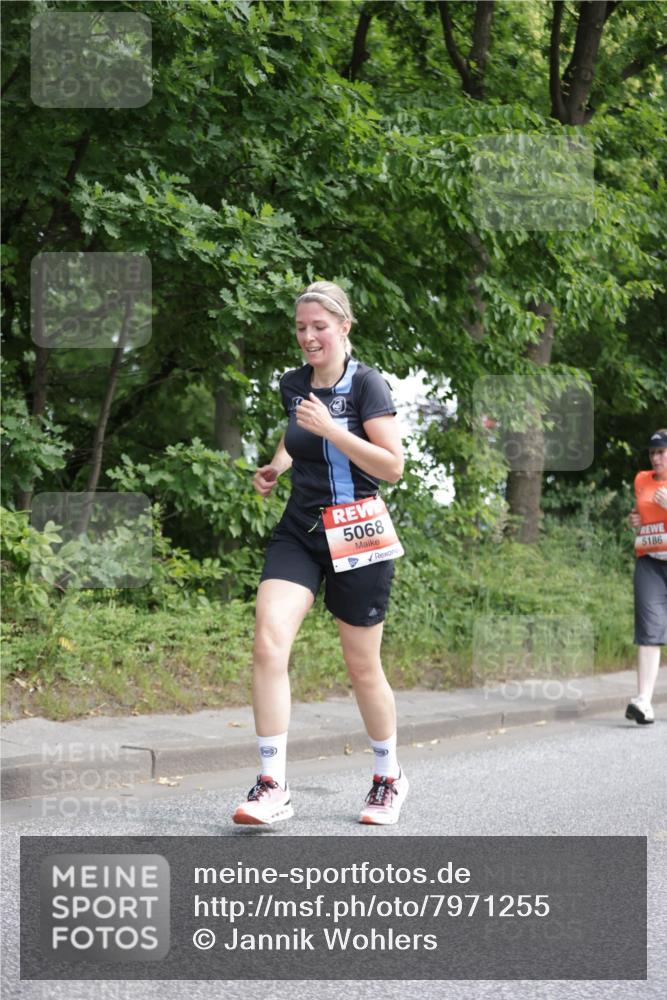 15.06.2025 - REWE Women's Run Jannik Wohlers http://msf.ph/oto/7971255 15.06.2025 10:06:24 Laufen 5068, 5186 meine-sportfotos.de