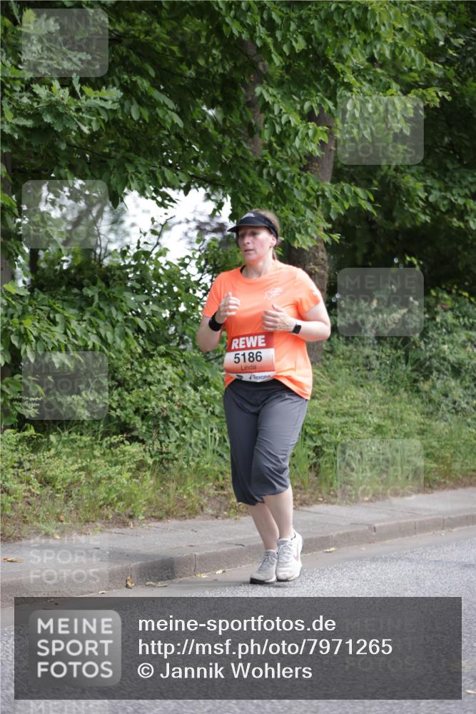 15.06.2025 - REWE Women's Run Jannik Wohlers http://msf.ph/oto/7971265 15.06.2025 10:06:24 Laufen 5186 meine-sportfotos.de
