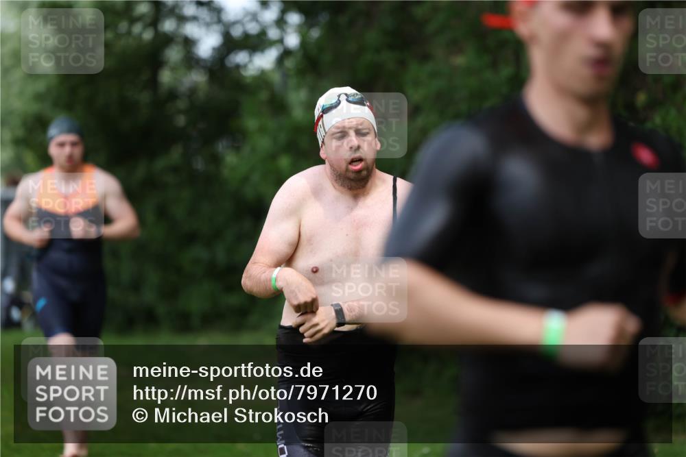15.06.2025 - 7 Türme Triathlon Michael Strokosch http://msf.ph/oto/7971270 15.06.2025 12:59:31 Schwimmen 191, 743, 750, 875, 892, 975, 1008, 1063, 1082, 1088, 1097 meine-sportfotos.de