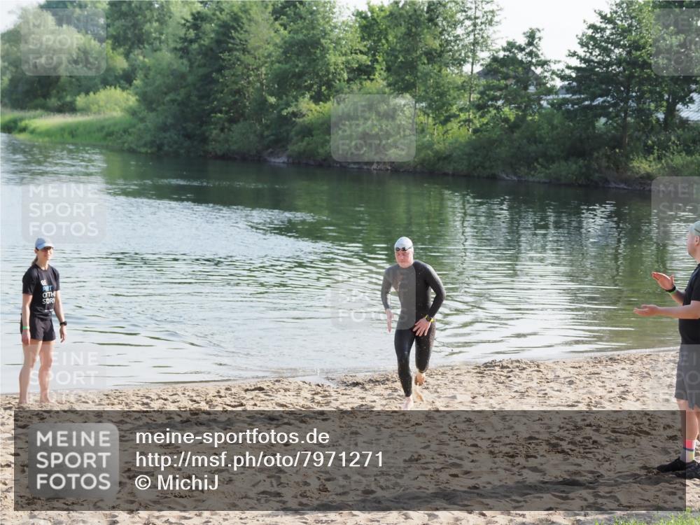 21.06.2025 - 27. Vierlanden-Triathlon MichiJ http://msf.ph/oto/7971271 15.06.2026 08:28:28 Schwimmen 10 meine-sportfotos.de