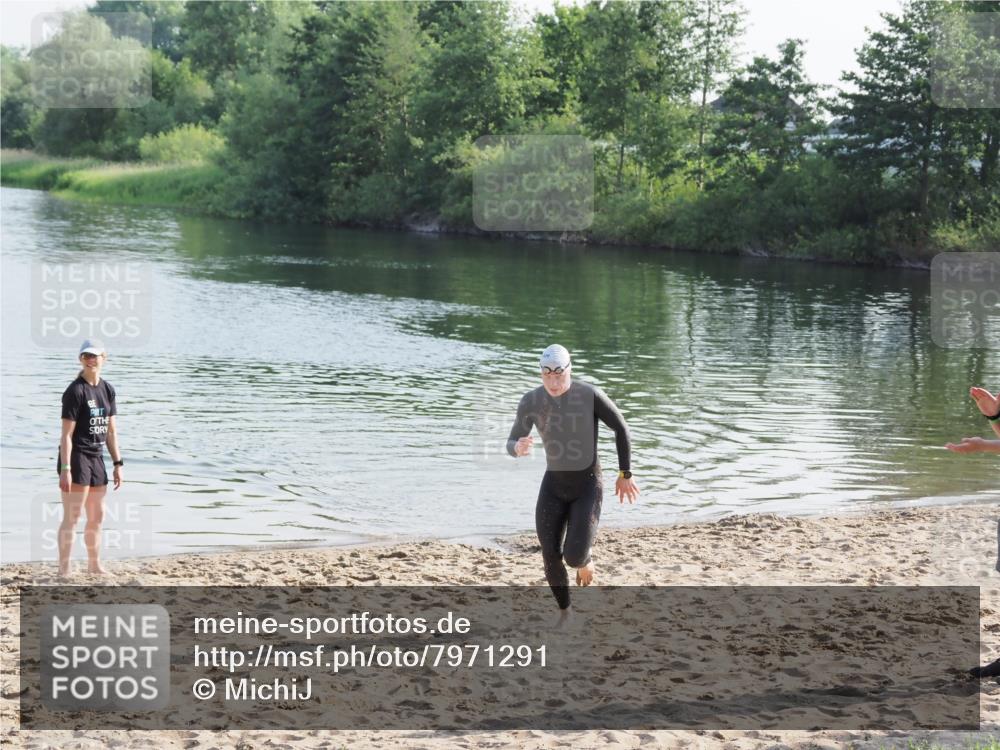 21.06.2025 - 27. Vierlanden-Triathlon MichiJ http://msf.ph/oto/7971291 15.06.2026 08:28:29 Schwimmen 10 meine-sportfotos.de