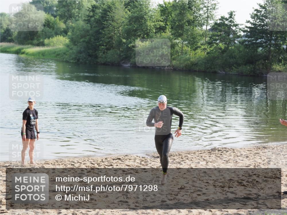 21.06.2025 - 27. Vierlanden-Triathlon MichiJ http://msf.ph/oto/7971298 15.06.2026 08:28:29 Schwimmen 10 meine-sportfotos.de