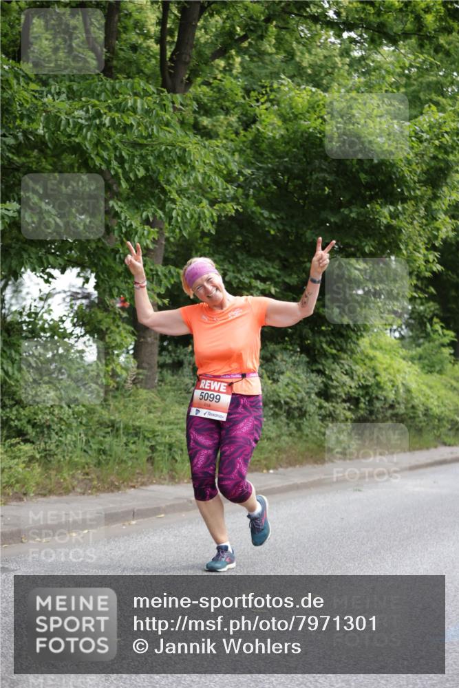 15.06.2025 - REWE Women's Run Jannik Wohlers http://msf.ph/oto/7971301 15.06.2025 10:06:26 Laufen 5099 meine-sportfotos.de