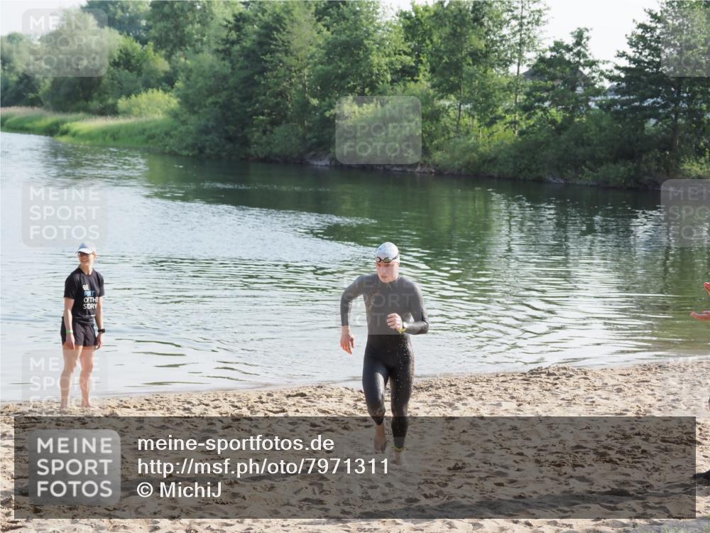 21.06.2025 - 27. Vierlanden-Triathlon MichiJ http://msf.ph/oto/7971311 15.06.2026 08:28:29 Schwimmen 10 meine-sportfotos.de