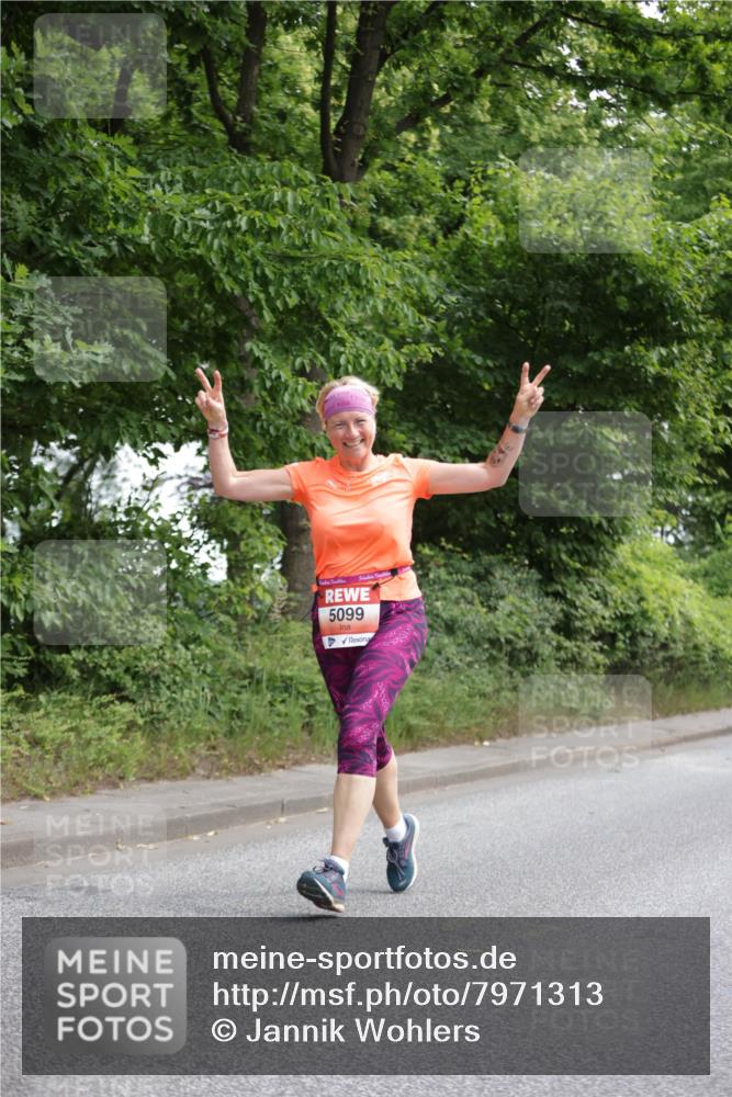 15.06.2025 - REWE Women's Run Jannik Wohlers http://msf.ph/oto/7971313 15.06.2025 10:06:26 Laufen 5099 meine-sportfotos.de