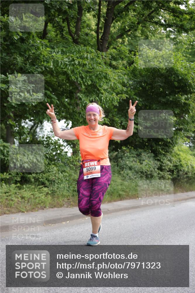 15.06.2025 - REWE Women's Run Jannik Wohlers http://msf.ph/oto/7971323 15.06.2025 10:06:26 Laufen 5099 meine-sportfotos.de