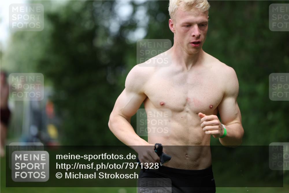 15.06.2025 - 7 Türme Triathlon Michael Strokosch http://msf.ph/oto/7971328 15.06.2025 12:59:42 Schwimmen 191, 875, 892, 975, 1008, 1082, 1088 meine-sportfotos.de