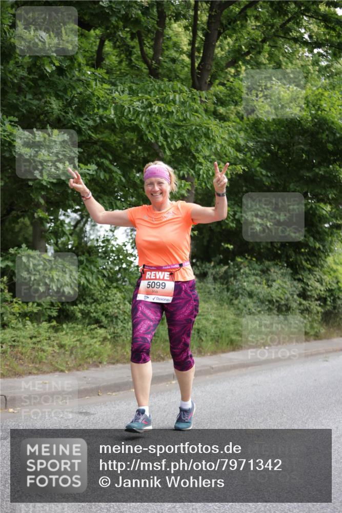 15.06.2025 - REWE Women's Run Jannik Wohlers http://msf.ph/oto/7971342 15.06.2025 10:06:26 Laufen 5099, 302 meine-sportfotos.de