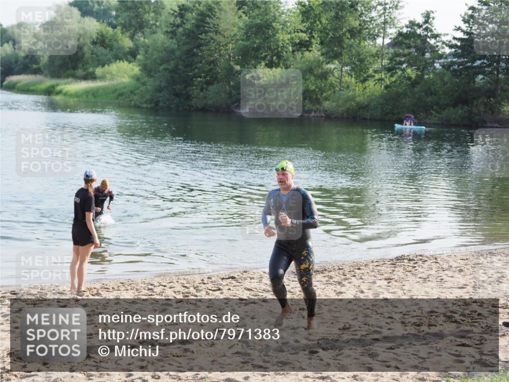 21.06.2025 - 27. Vierlanden-Triathlon MichiJ http://msf.ph/oto/7971383 15.06.2026 08:29:20 Schwimmen 4, 51 meine-sportfotos.de
