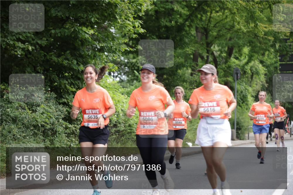 15.06.2025 - REWE Women's Run Jannik Wohlers http://msf.ph/oto/7971386 15.06.2025 10:06:29 Laufen 5635, 5086, 5549, 5616, 5299 meine-sportfotos.de
