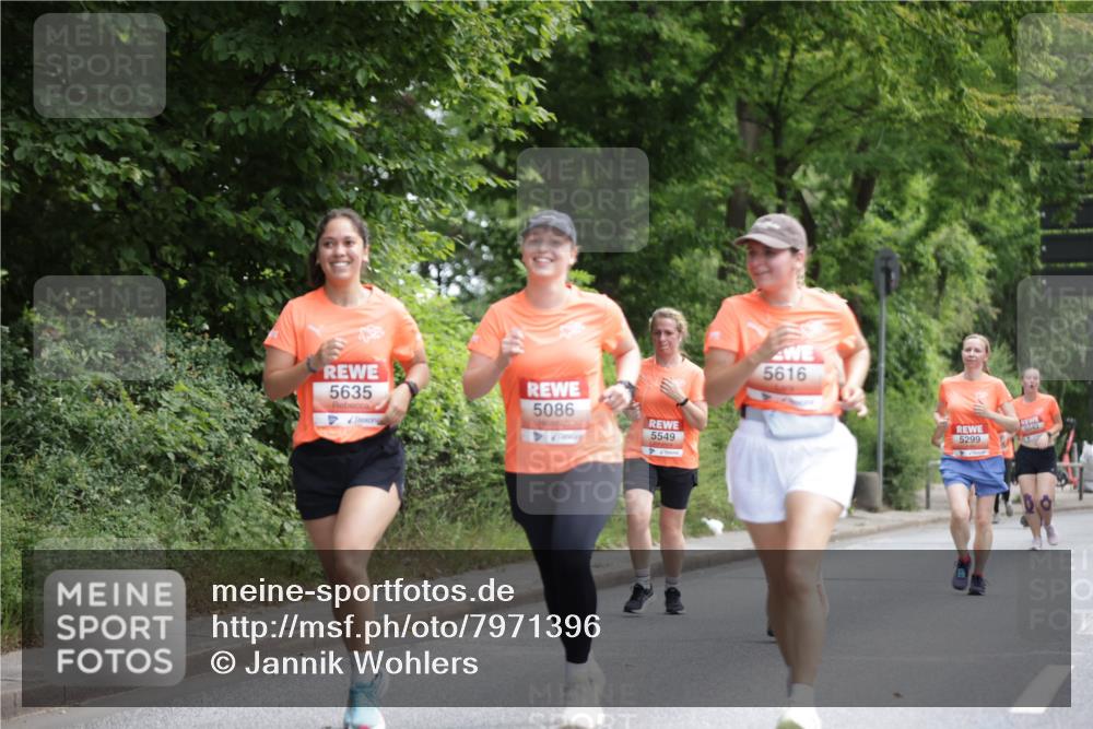 15.06.2025 - REWE Women's Run Jannik Wohlers http://msf.ph/oto/7971396 15.06.2025 10:06:29 Laufen 5635, 5086, 5549, 5616, 5299 meine-sportfotos.de