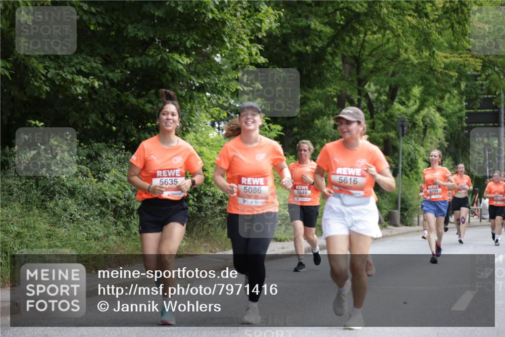 15.06.2025 - REWE Women's Run Jannik Wohlers http://msf.ph/oto/7971416 15.06.2025 10:06:29 Laufen 5635, 5086, 5616, 5549, 5299, 5115 meine-sportfotos.de